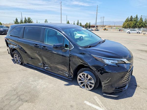2023 TOYOTA SIENNA LE