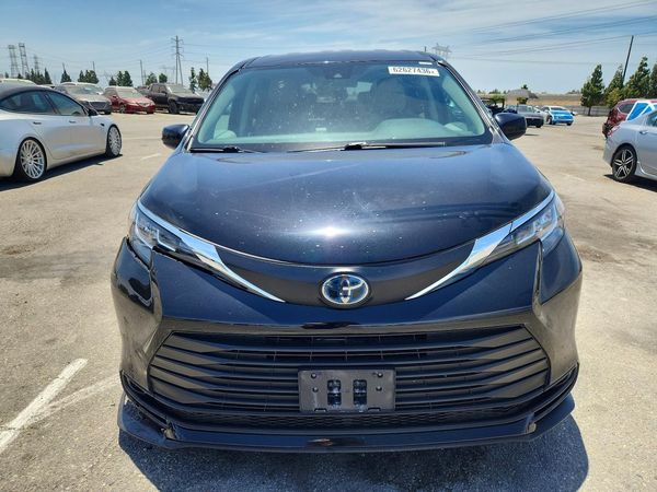 2023 TOYOTA SIENNA LE