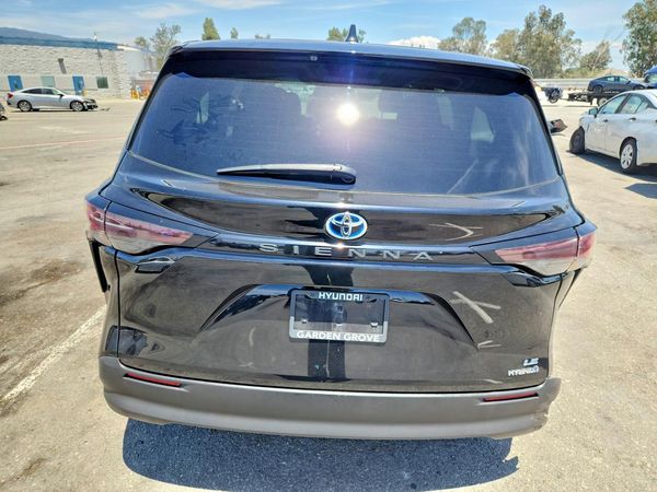 2023 TOYOTA SIENNA LE
