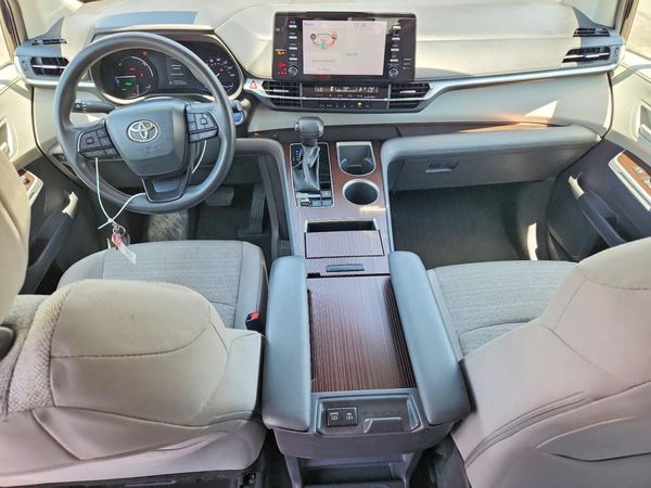 2023 TOYOTA SIENNA LE