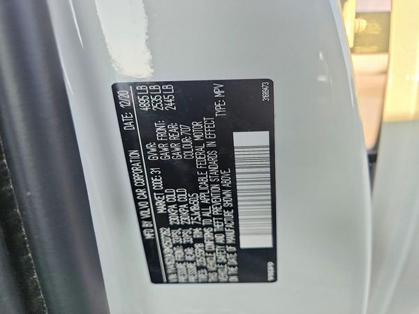 2021 VOLVO XC40 Momentum