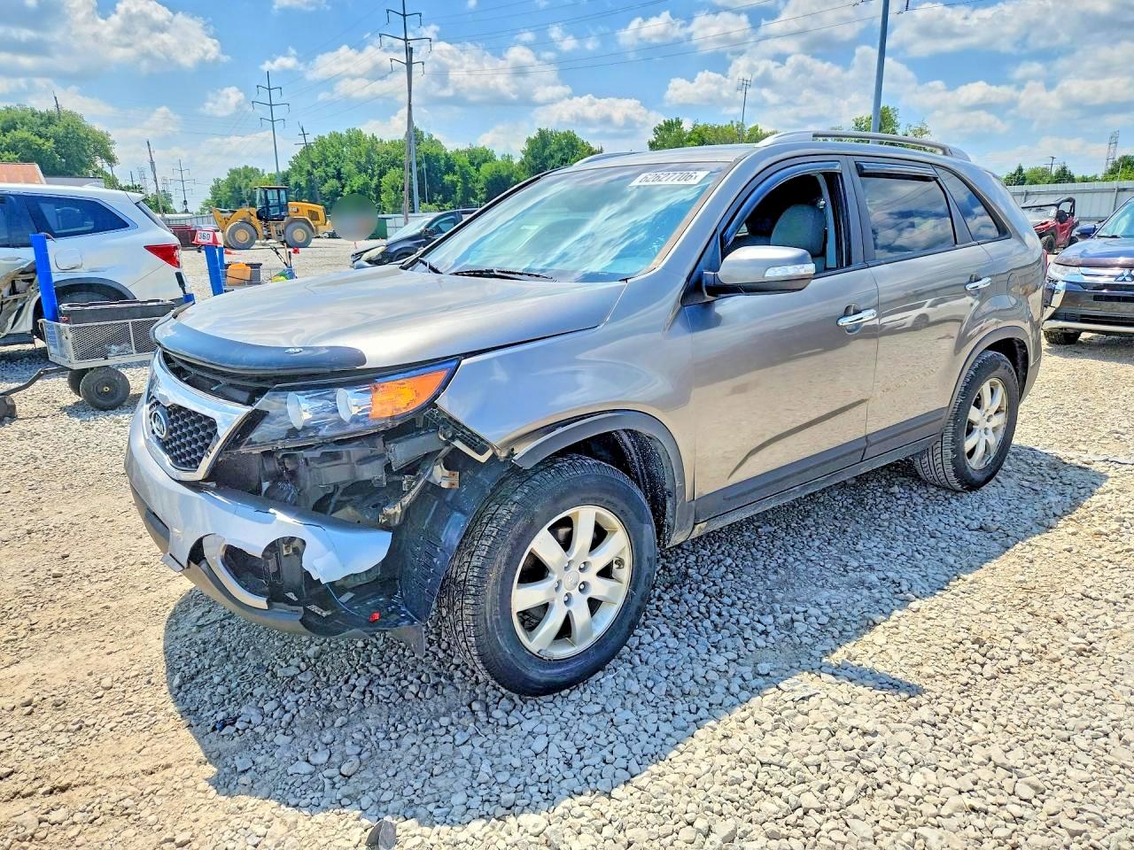 2013 KIA SORENTO Base / LX