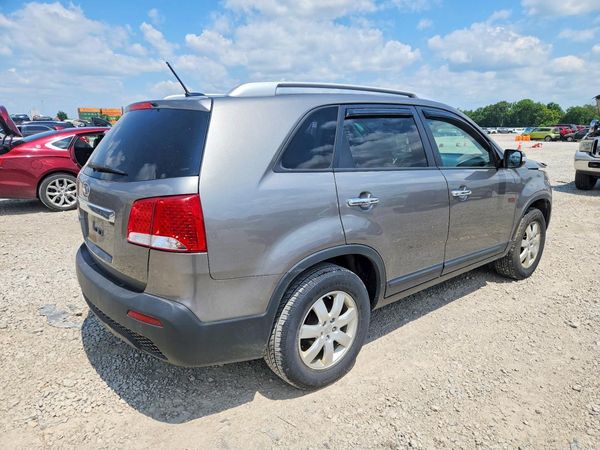 2013 KIA SORENTO Base / LX