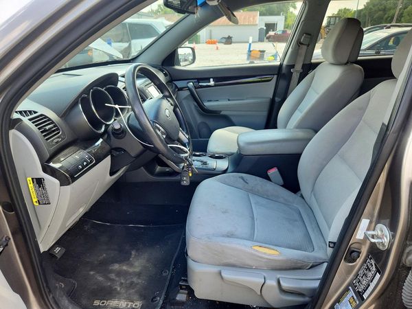 2013 KIA SORENTO Base / LX