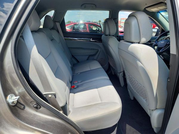 2013 KIA SORENTO Base / LX