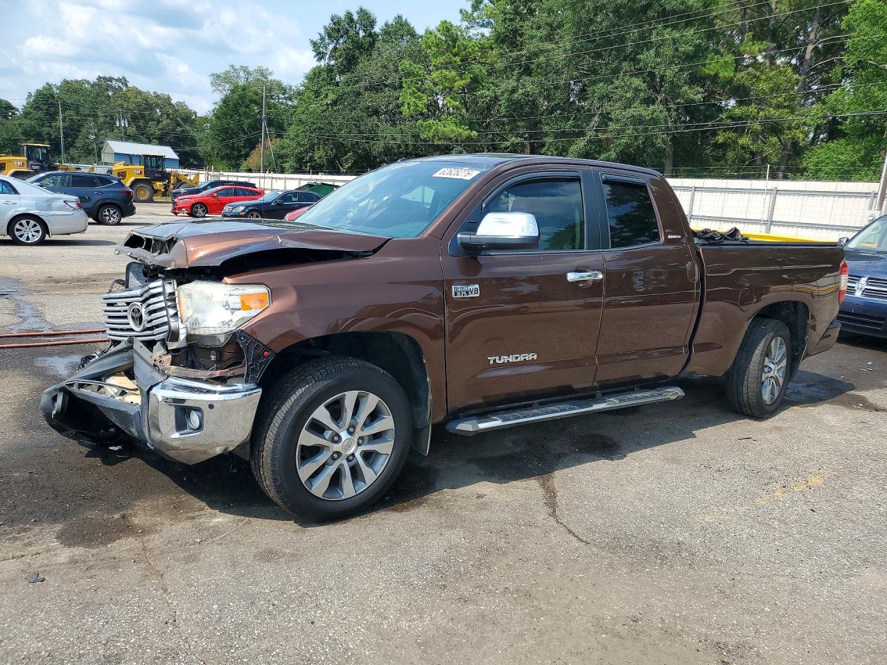 2017 TOYOTA TUNDRA Limited — Front 3/4