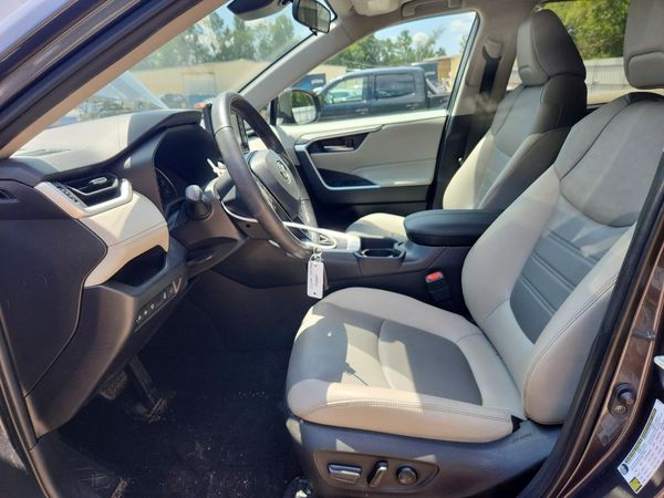 2021 TOYOTA RAV4 XLE Premium