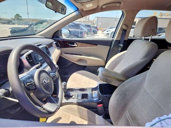 2017 KIA SORENTO L, LX