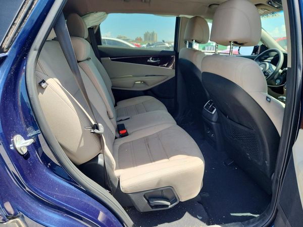 2017 KIA SORENTO L, LX