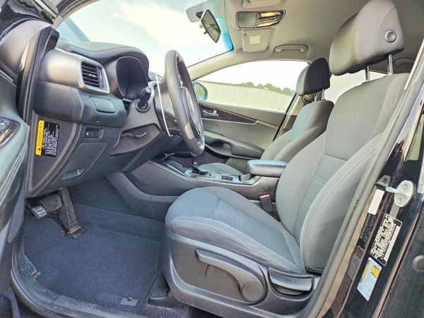 2017 KIA SORENTO L, LX