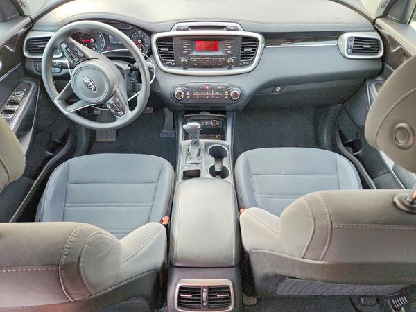 2017 KIA SORENTO L, LX