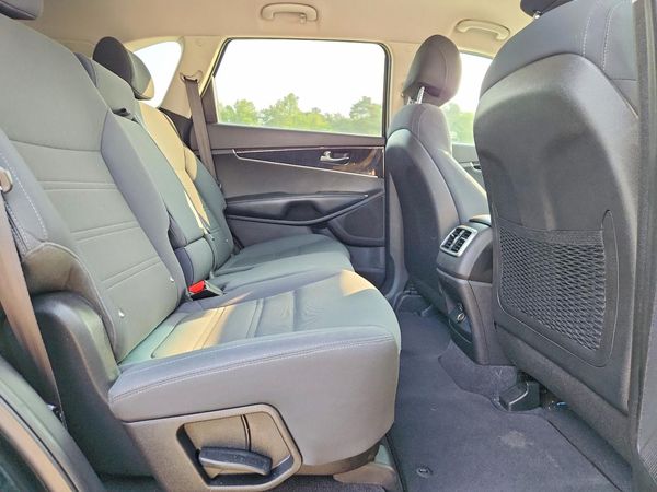 2017 KIA SORENTO L, LX