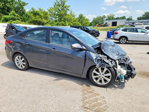 2012 HYUNDAI ACCENT GLS (Middle grade)