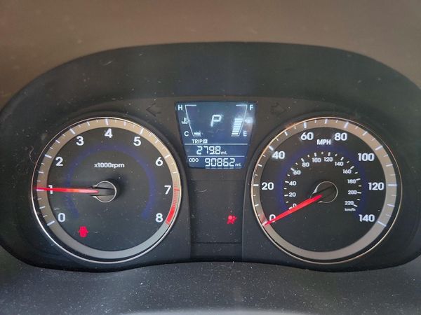 2012 HYUNDAI ACCENT GLS (Middle grade)
