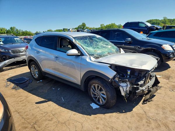 2018 HYUNDAI TUCSON SE Standard — Passenger 3/4