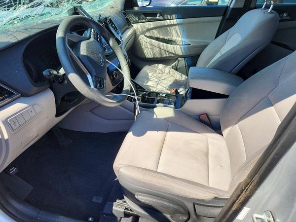 2018 HYUNDAI TUCSON SE Standard — DENT