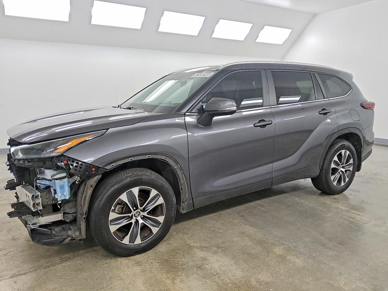 2024 TOYOTA HIGHLANDER — Front 3/4