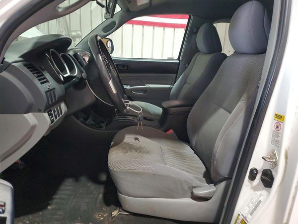 2015 TOYOTA TACOMA Delux Grade