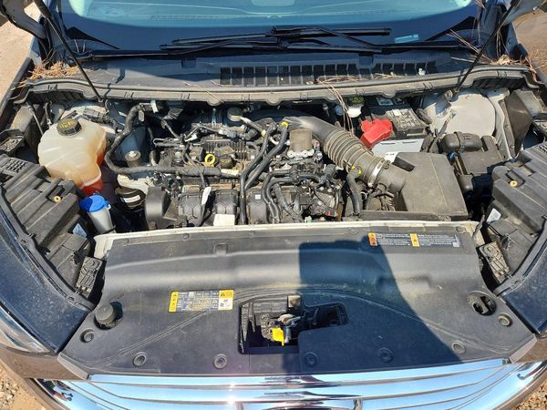 2019 FORD EDGE Titanium — Engine bay