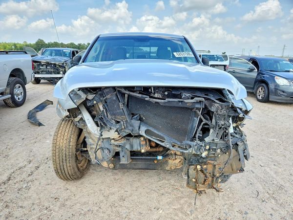 2018 RAM 1500 SLT QUAD CAB 4X4