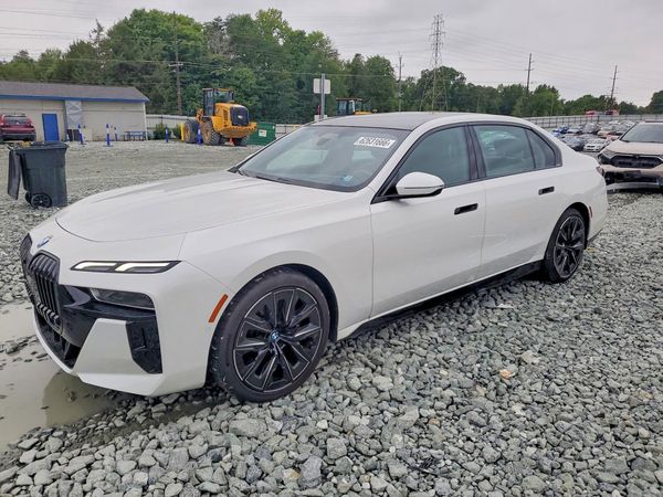 2023 BMW 740