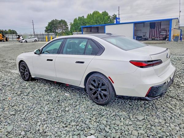 2023 BMW 740