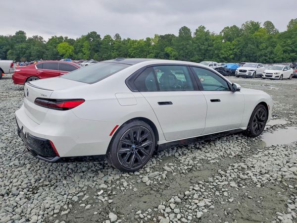 2023 BMW 740