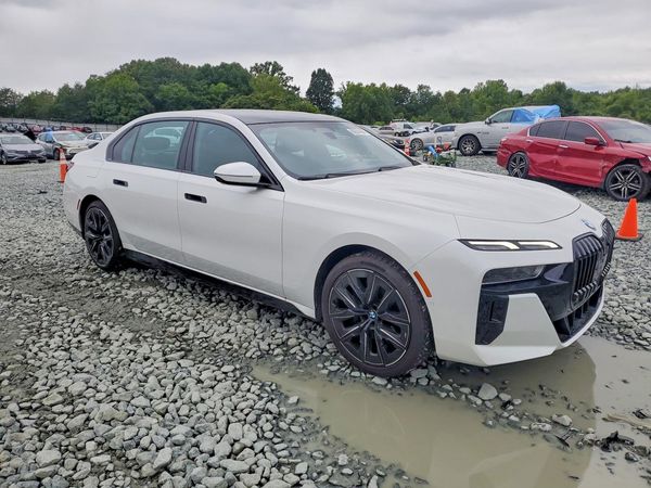 2023 BMW 740