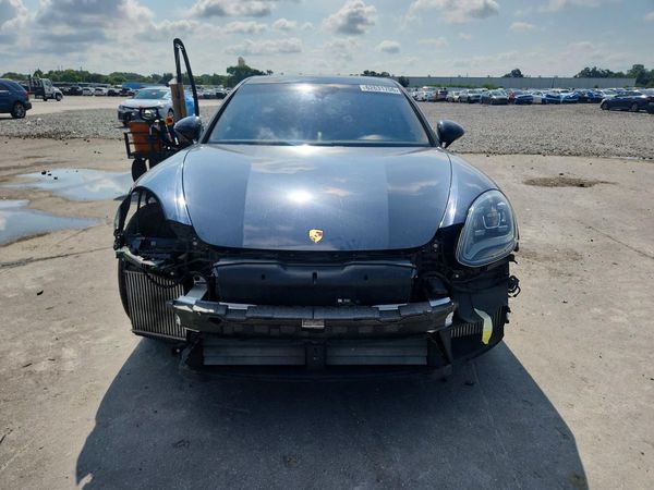 2018 PORSCHE PANAMERA 4 E-Hybrid
