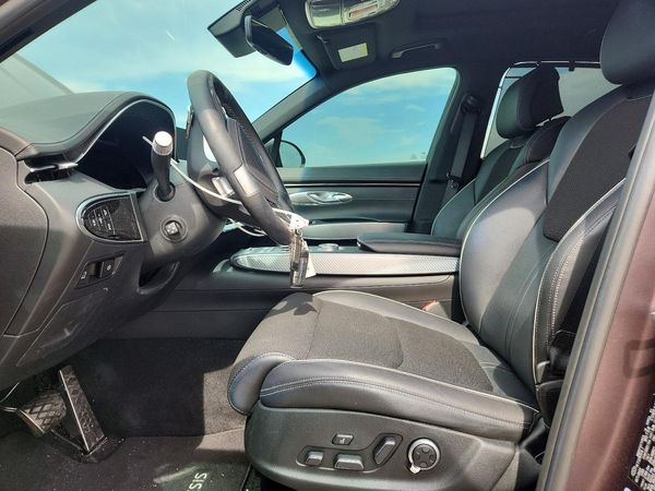 2023 GENESIS GV70