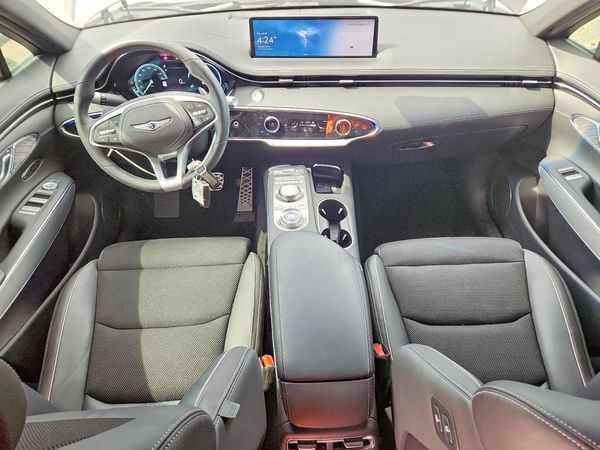 2023 GENESIS GV70