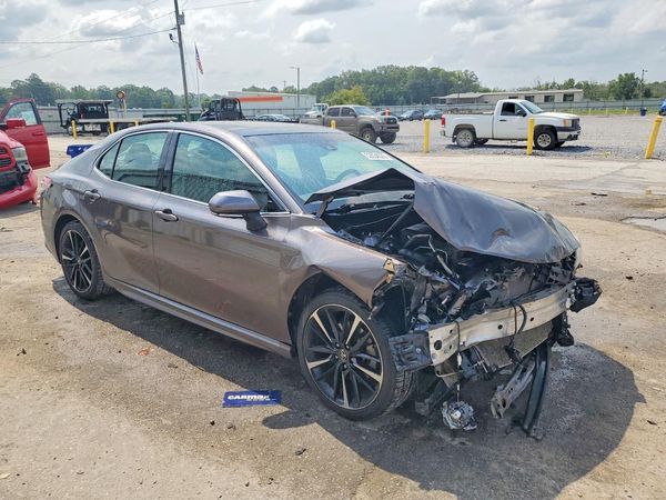 2019 TOYOTA CAMRY XSE