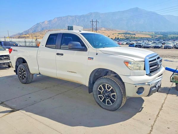 2013 TOYOTA TUNDRA SR5