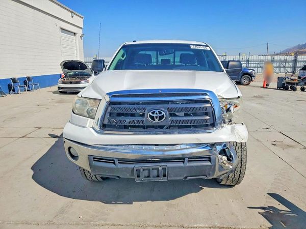 2013 TOYOTA TUNDRA SR5