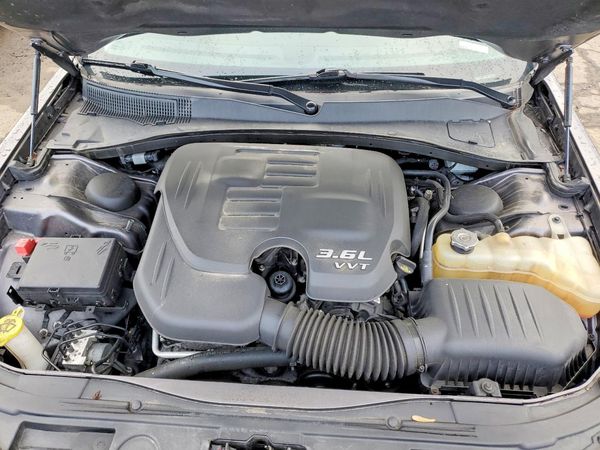 2016 CHRYSLER 300 300C — Engine bay