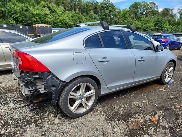 2015 VOLVO S60 Premier+ (non R design)