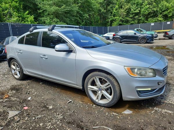 2015 VOLVO S60 Premier+ (non R design)