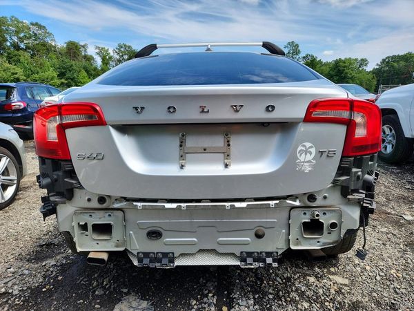 2015 VOLVO S60 Premier+ (non R design)