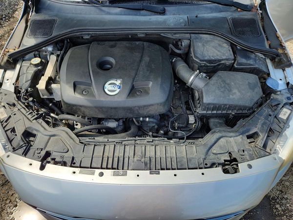 2015 VOLVO S60 Premier+ (non R design)