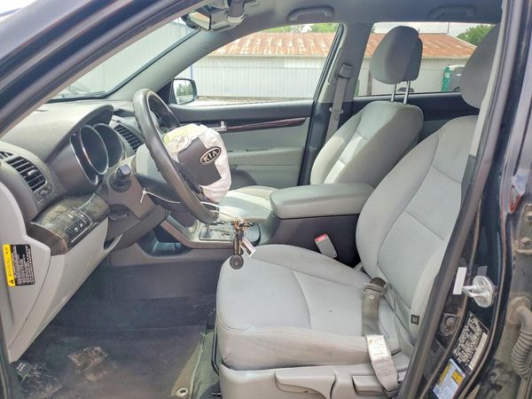 2013 KIA SORENTO Base / LX