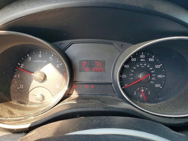 2016 KIA SEDONA LX - Middle-low