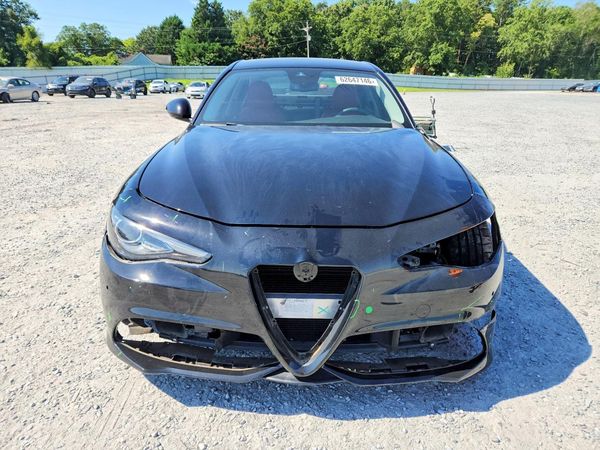 2018 ALFA ROMEO GIULIA TI RWD
