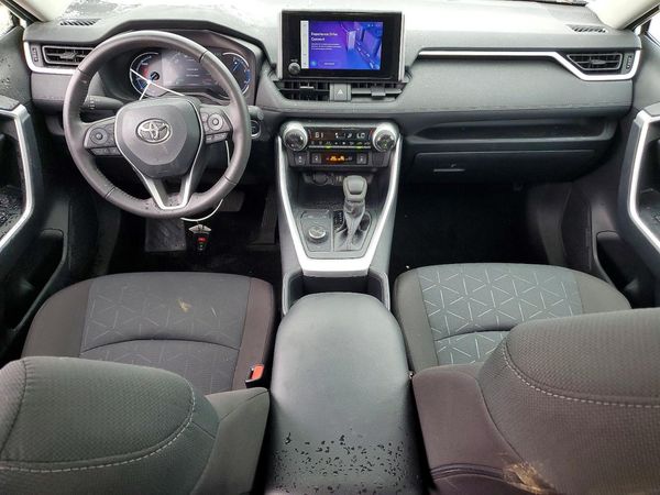 2025 TOYOTA RAV4 XLE
