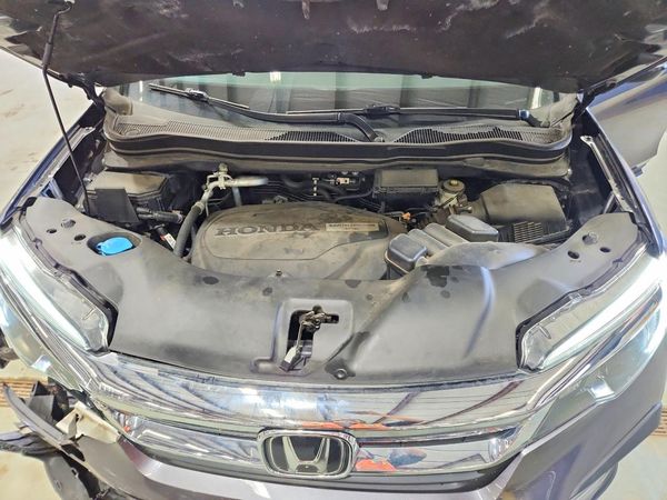 2019 HONDA PILOT EX — Engine bay