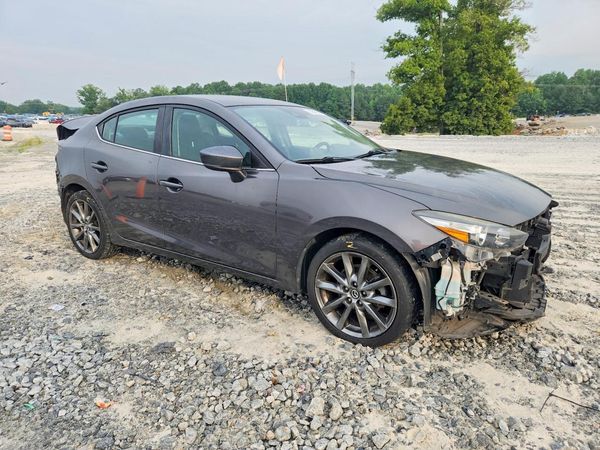 2018 MAZDA 3 Touring