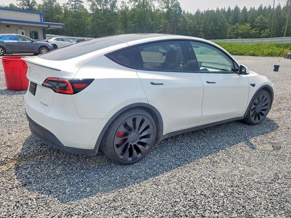 2025 TESLA MODEL Y