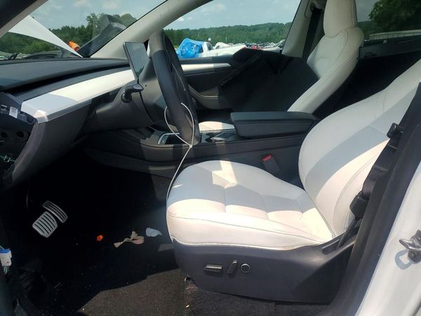 2025 TESLA MODEL Y