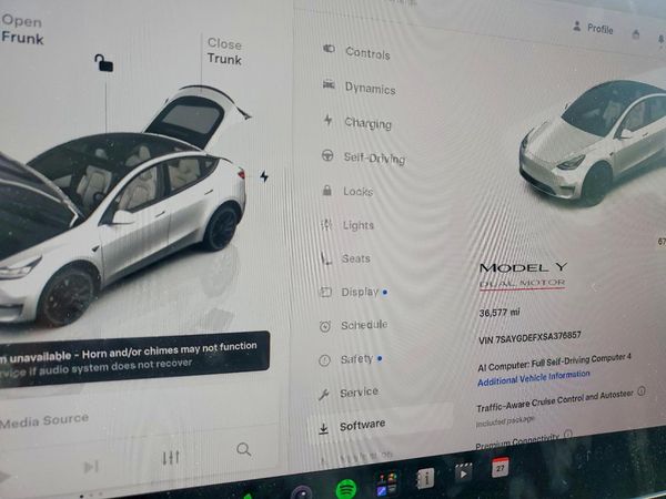 2025 TESLA MODEL Y