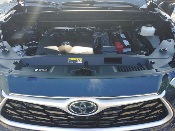 2022 TOYOTA HIGHLANDER L