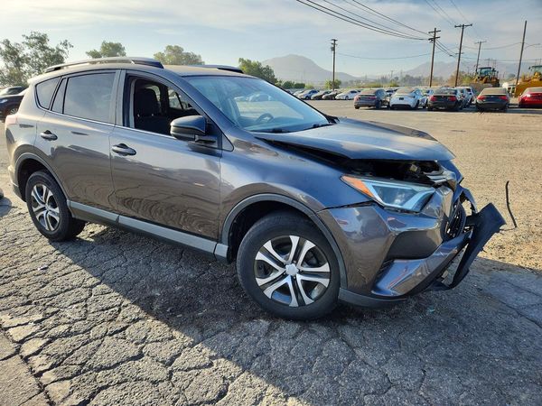 2017 TOYOTA RAV4 LE — Passenger 3/4